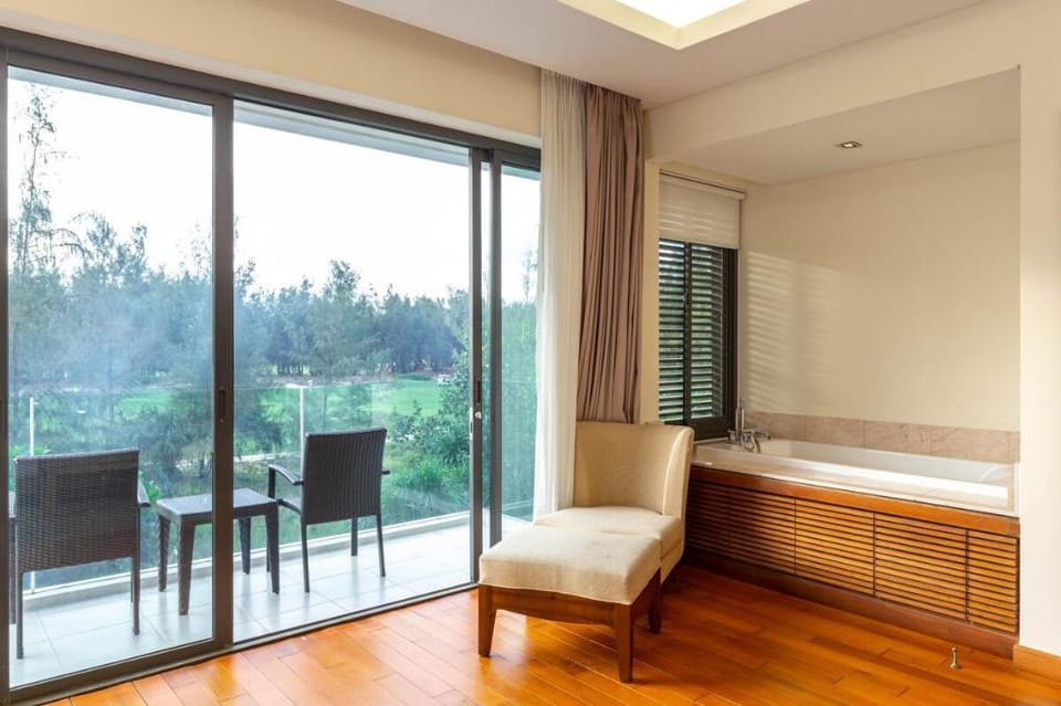 Luxury 4-bedroom Pool Villa Villa in Hoa Hai