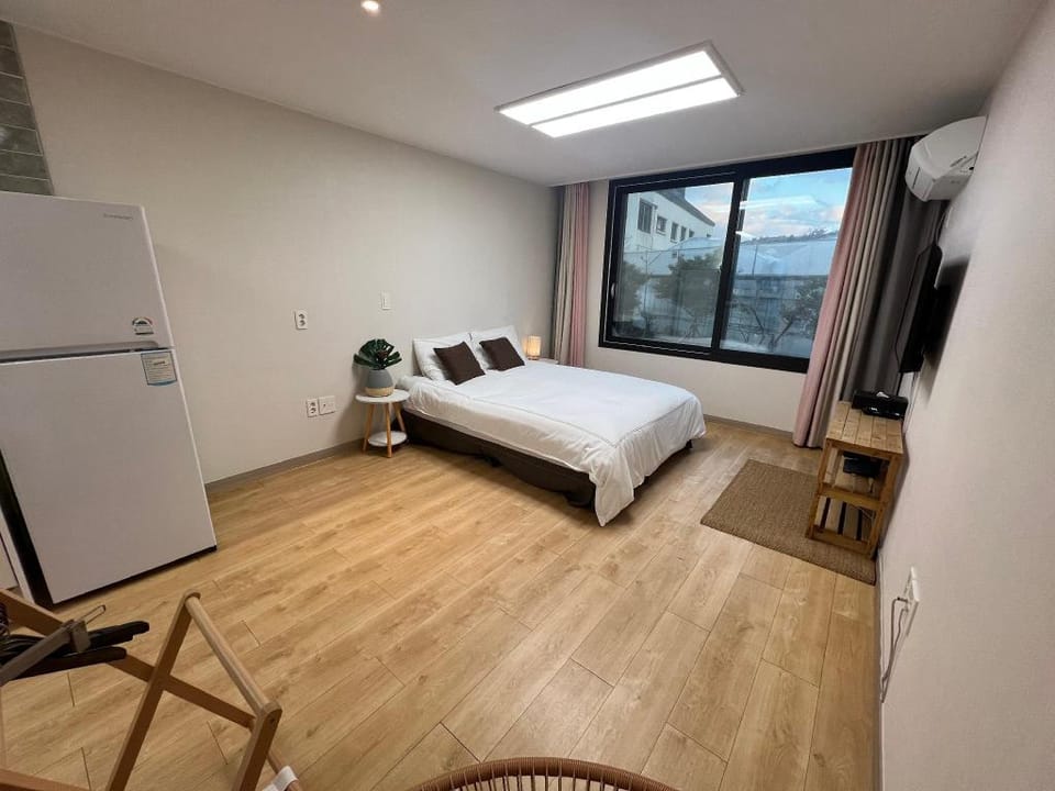 Aewol Apartments Apartment in South Korea