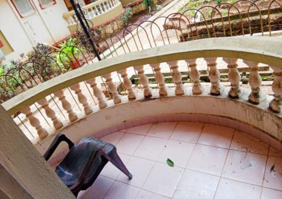 Beautiful 2 bedroom service apartment with pool Apartment in Candolim