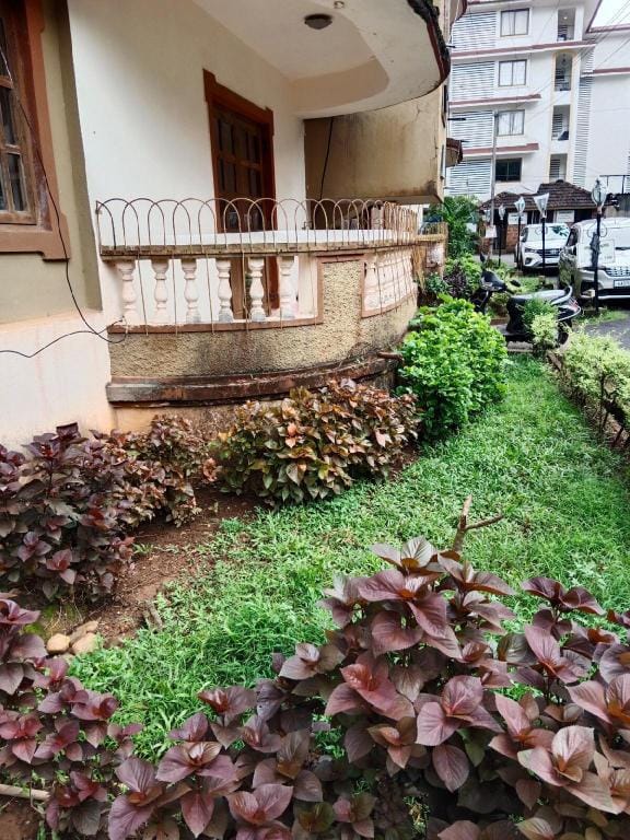 Beautiful 2 bedroom service apartment with pool Apartment in Candolim