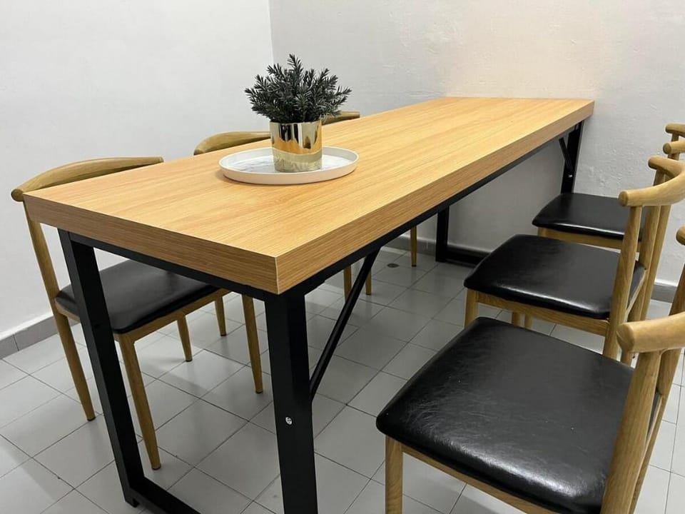 NO5 10pax Near KFC 7Eleven Hutan Melintang by HM Vacation rental in Perak