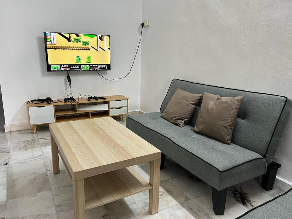 NO5 10pax Near KFC 7Eleven Hutan Melintang by HM Vacation rental in Perak