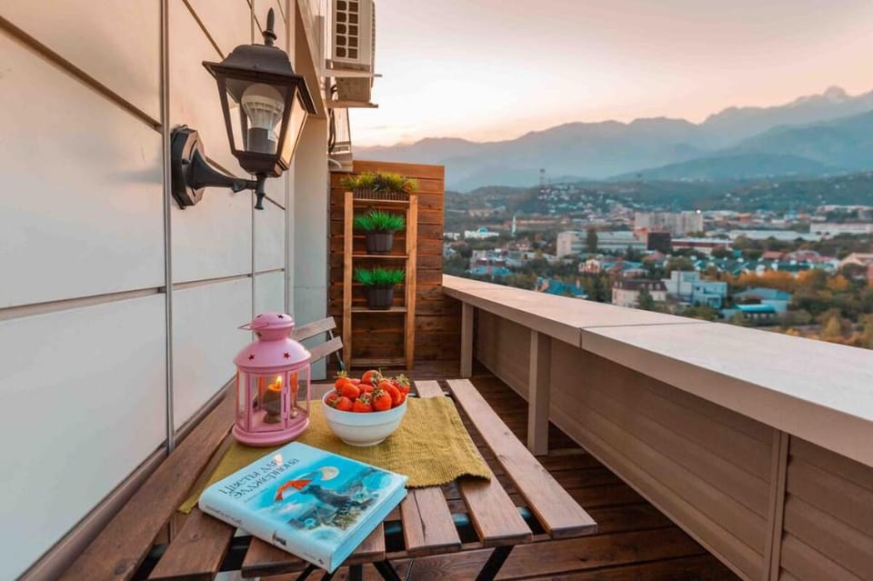 Lux penthouse with fantastic mountain view terrace Apartment in Almaty