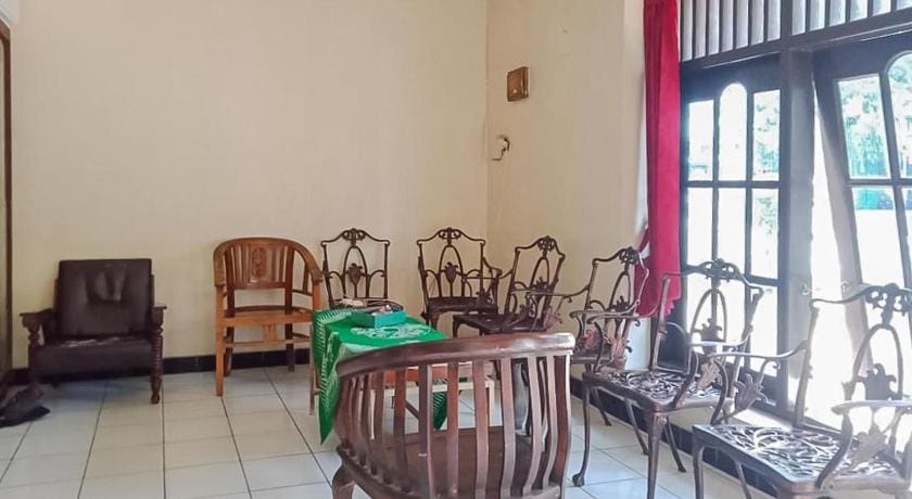 RedDoorz Syariah @ Hotel Sidomulyo Pacitan Hotel in East Java
