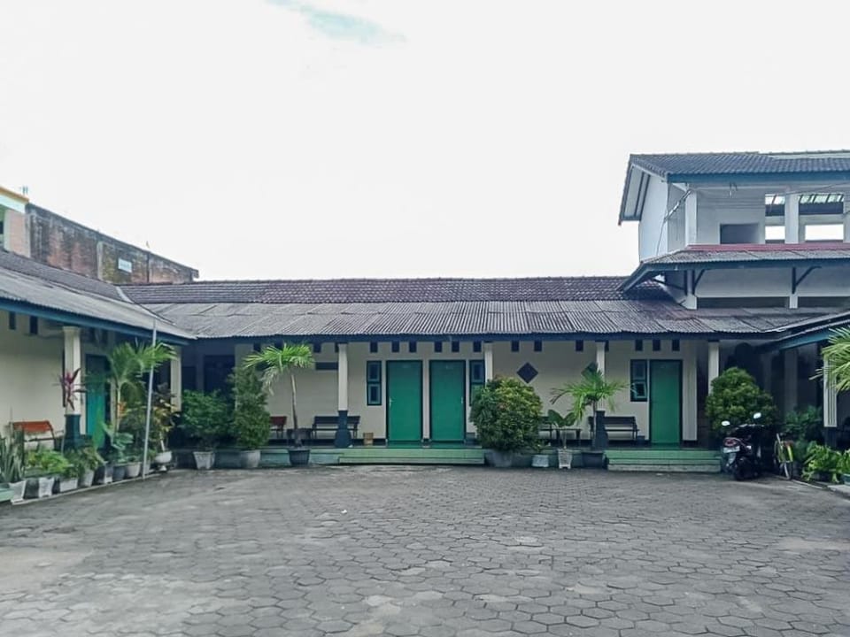 RedDoorz Syariah @ Hotel Sidomulyo Pacitan Hotel in East Java