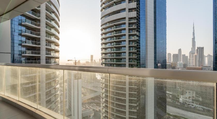 Lux BnB Paramount Tower I Burj Views Apartment in Dubai