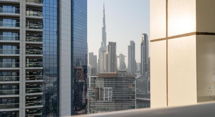 Lux BnB Paramount Tower I Burj Views Apartment in Dubai