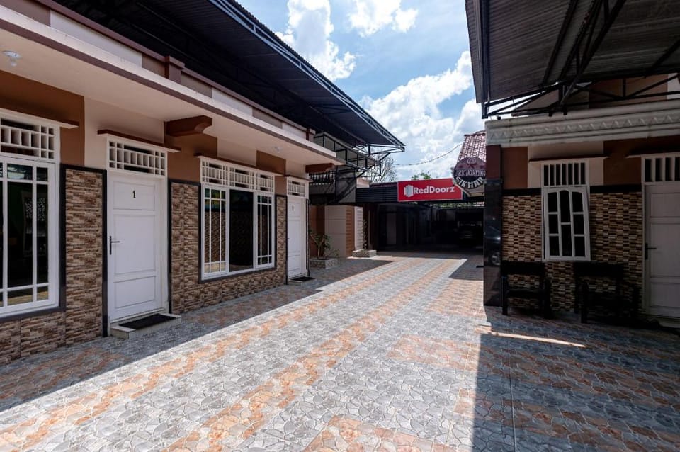RedDoorz near Universitas Simalungun Pematangsiant Hotel in Indonesia