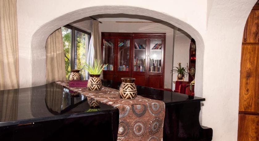 Vintage serene villa Villa in Gauteng