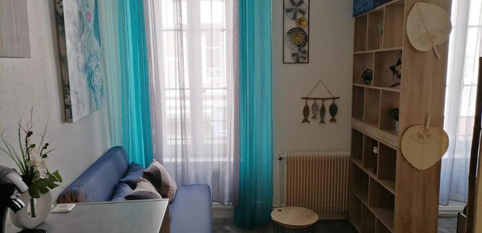 Appart*RevBleu*5mn château Blois*Parking Gratuit Apartment in Blois