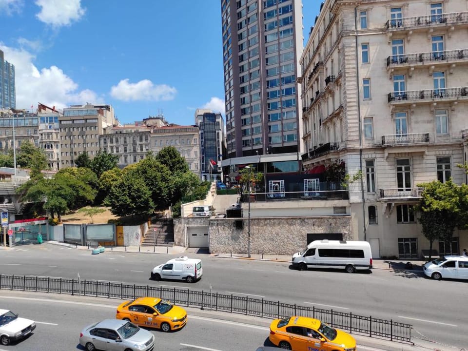 loss pera otel Apartment in Istanbul