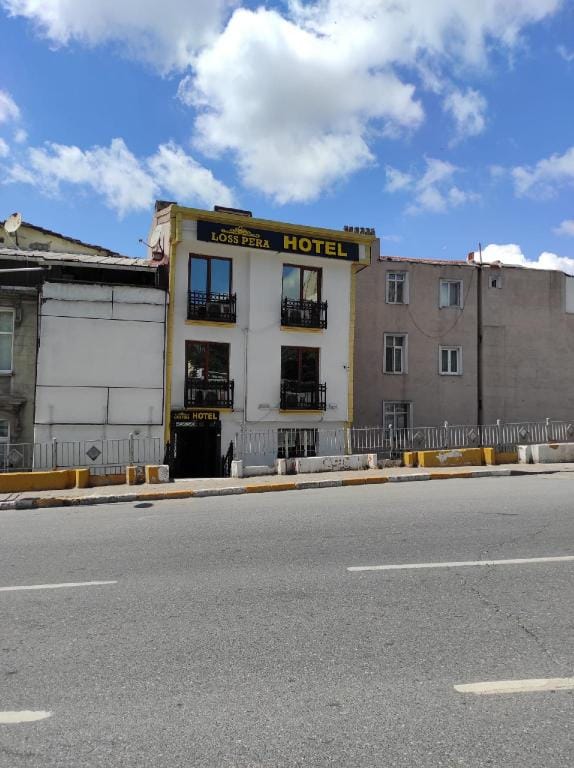 loss pera otel Apartment in Istanbul