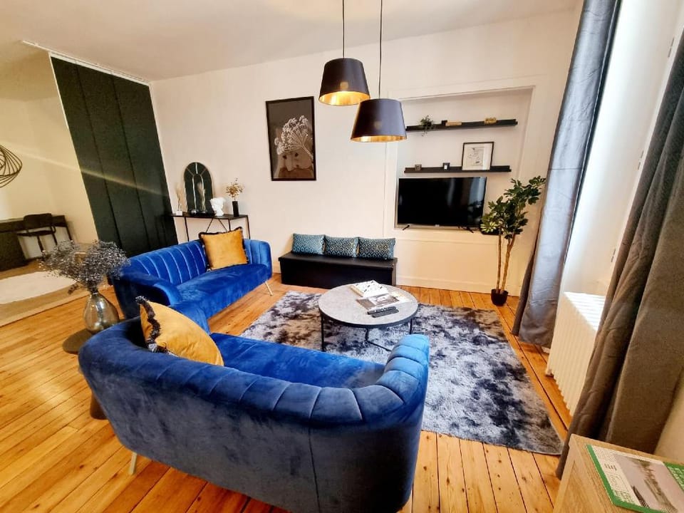 Grand T3 rue piétonne bureau et terrasse  Apartment in Angoulême