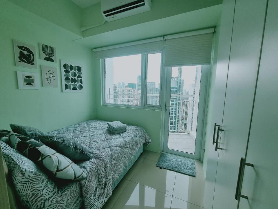 Jen's Staycation  Apartment in Makati
