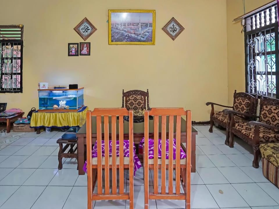Hotel O Arfan HouseNearDanau Ranau Hotel in Indonesia