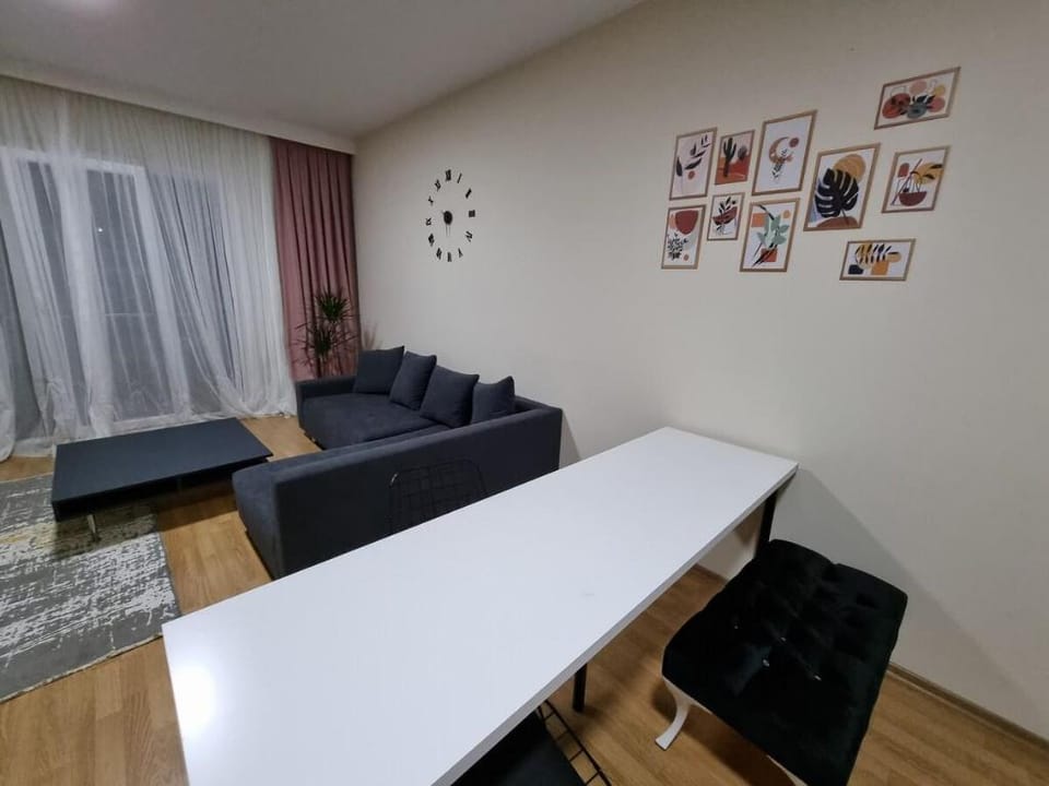 Lake view, 2+1, close to metrobus and malls Apartment in Istanbul
