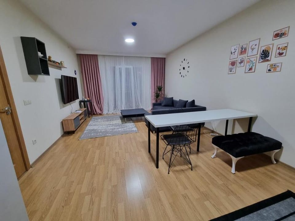 Lake view, 2+1, close to metrobus and malls Apartment in Istanbul