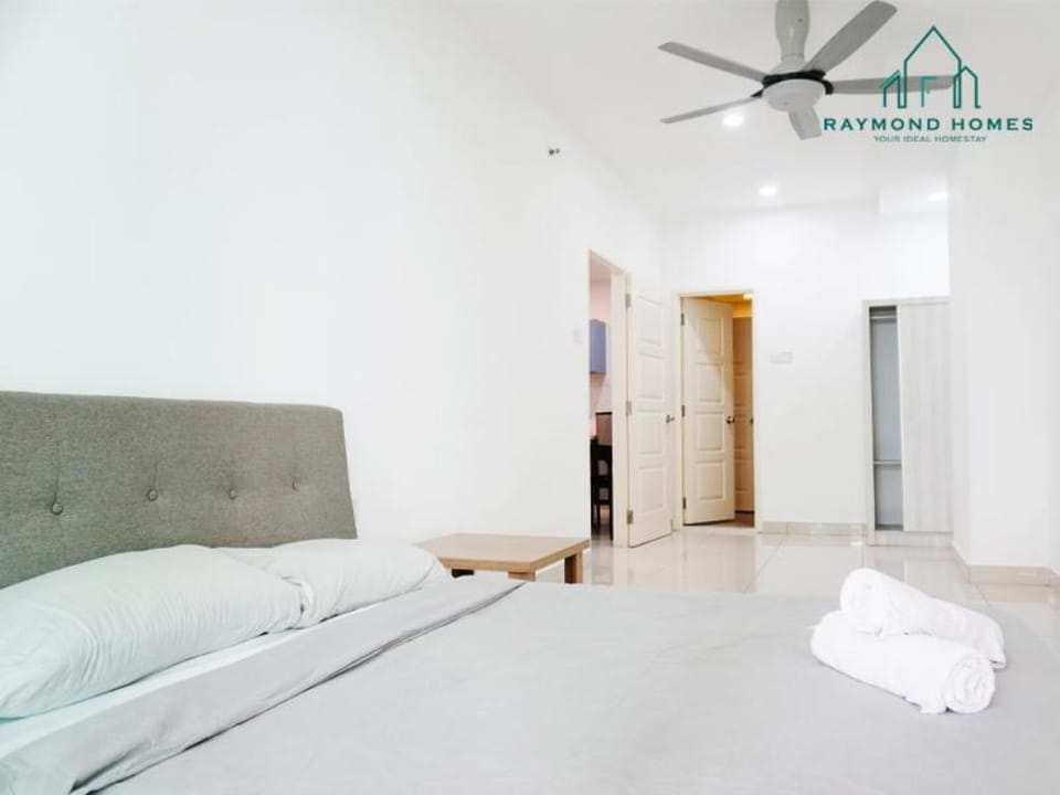 Seaview Balcony Family Home 2BR #6pax Apartment in George Town