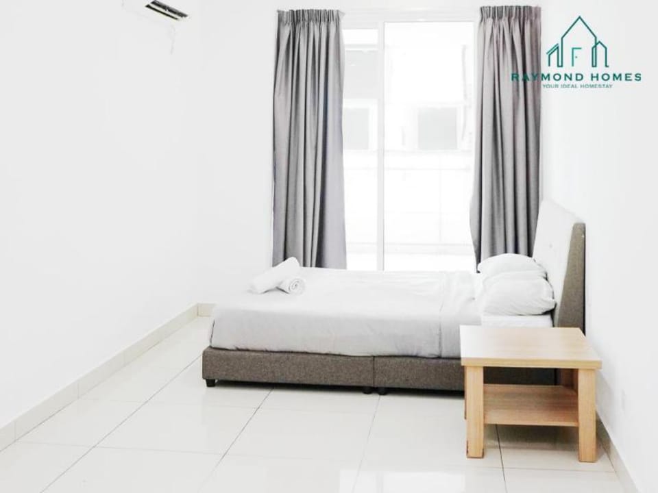 Seaview Balcony Family Home 2BR #6pax Apartment in George Town