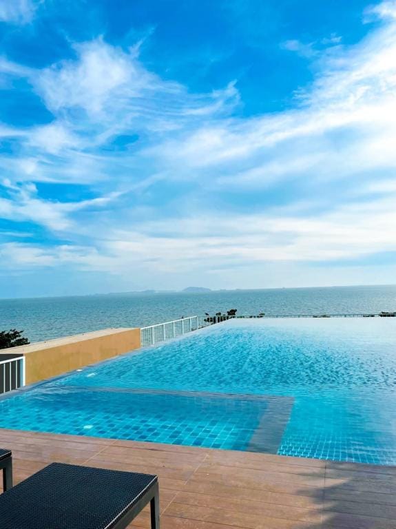 Sweetie's room @ Blue Heaven Bangsaen Apartment in Chon Buri Changwat