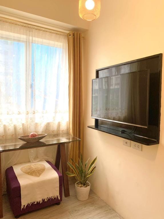 Cozy & Lovely 1-bedroom unit with pool Apartment in Central Visayas