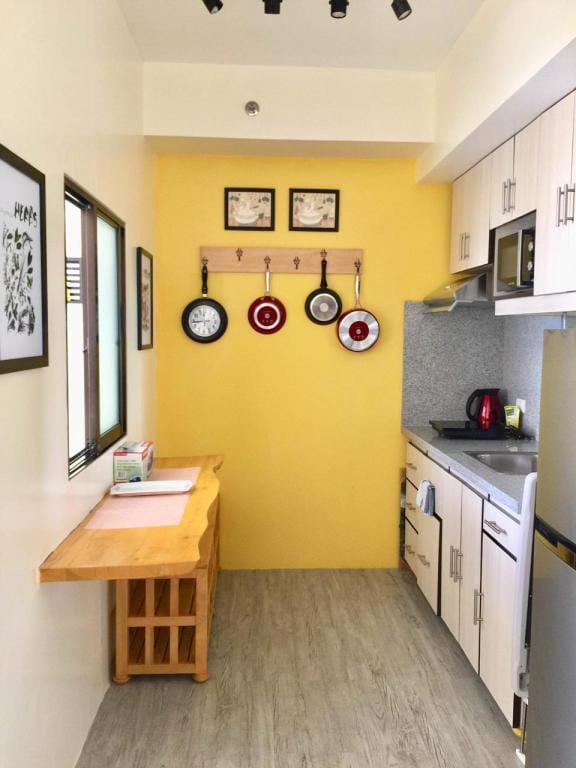 Cozy & Lovely 1-bedroom unit with pool Apartment in Central Visayas
