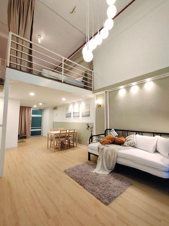 Bonjour! French Minimalist Duplex SUITE@SpiceArena Vacation rental in Bayan Lepas