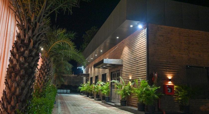 M D Farms and resorts Hotel in Uttar Pradesh