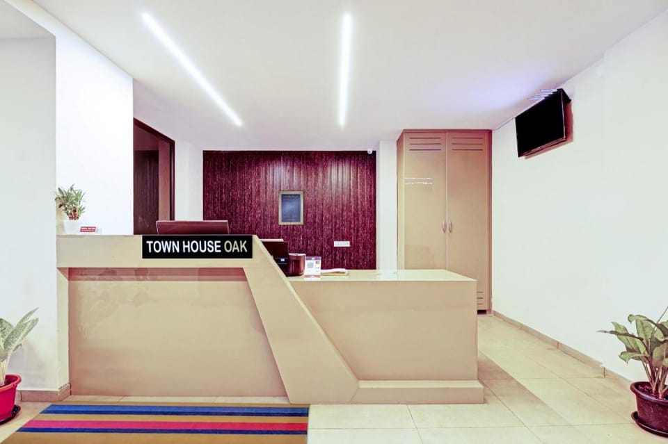 Super OYO Townhouse Oak Tierra Woods Manyata Hotel in Bengaluru
