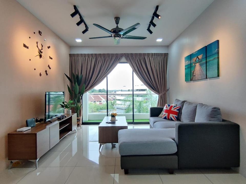 PoolView Waterpark 300Mbps Ipoh Homestay Manhattan Condo 4-7pax 3bedroom Station 18 pengkalan Apartment in Ipoh