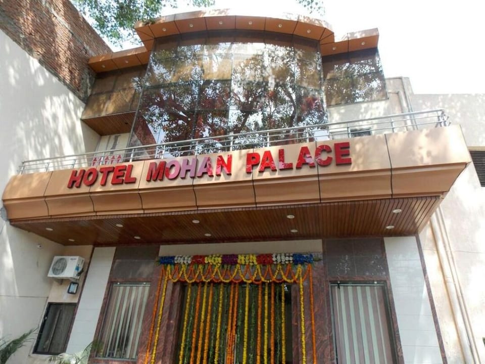 Mohan Palace Hotel in Uttar Pradesh