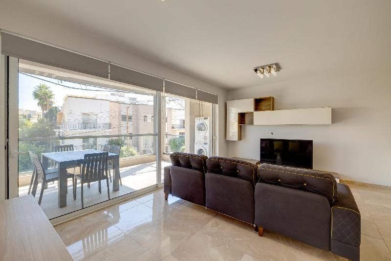 Marvellous 3BR Apartment in central St Julians Apartment in Saint Julians