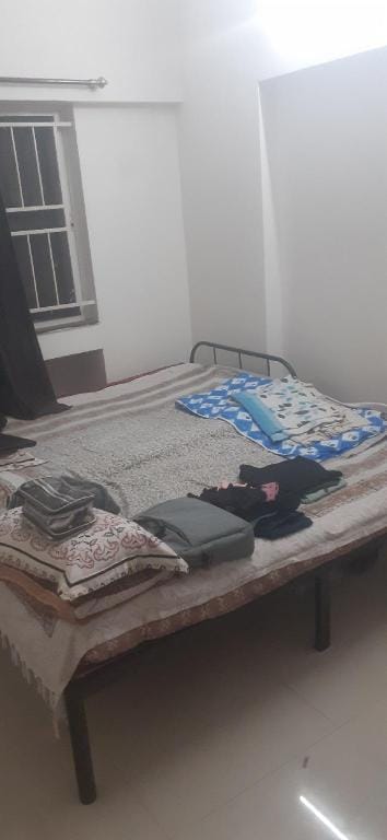 Lovely & Spacious 1 bedroom with Free Parking,WiFi Apartment in Maharashtra
