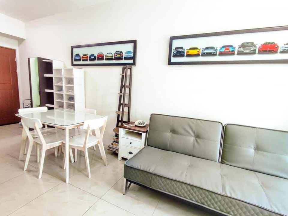 Minimalist 2BR Condo in Makati Vacation rental in Pasay
