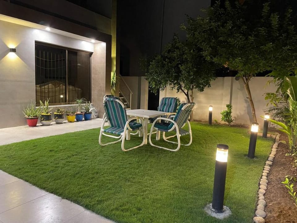 Family-friendly 2-Bed Home Upper Portion w Parking Vacation rental in Lahore