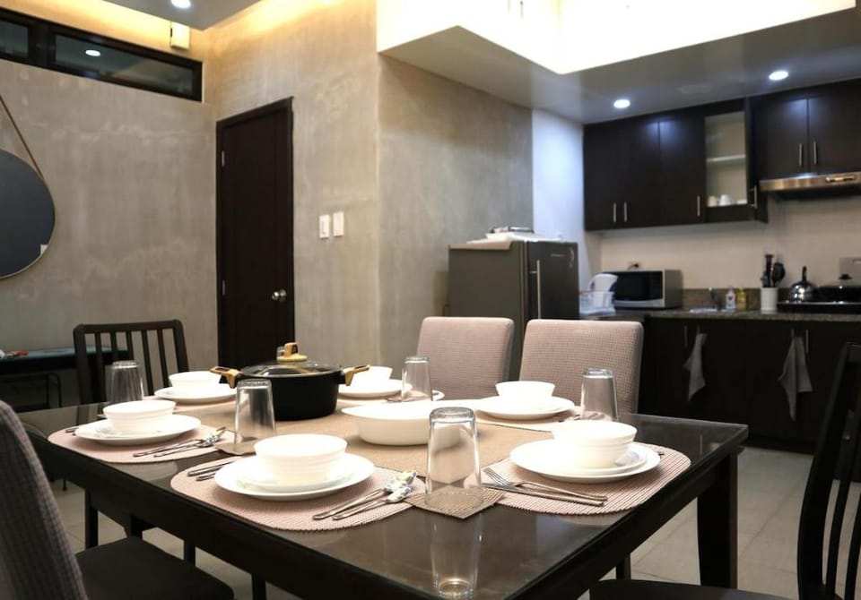 Wonderful Makati 3BR staycation suite Apartment in Pasay