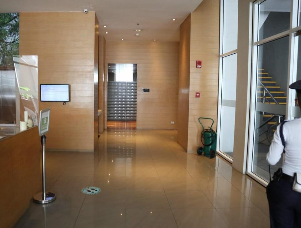 Wonderful Makati 3BR staycation suite Apartment in Pasay