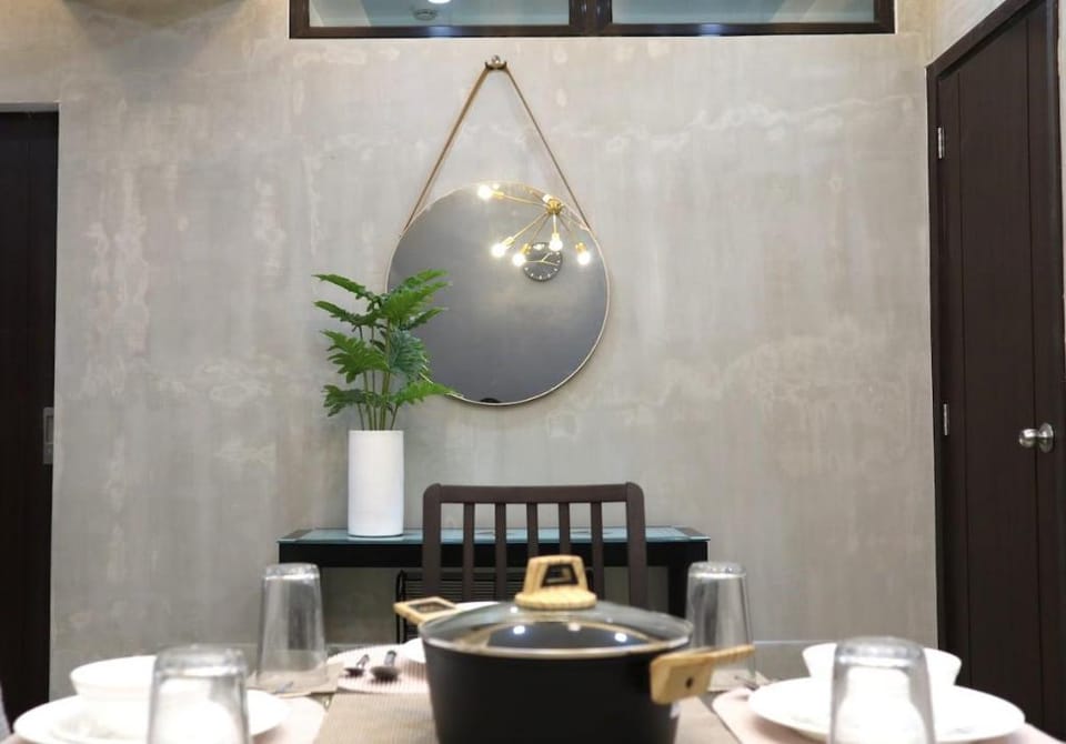 Wonderful Makati 3BR staycation suite Apartment in Pasay