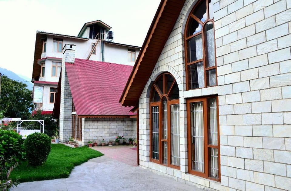 Stays360 Shuru cottage  Villa in Himachal Pradesh