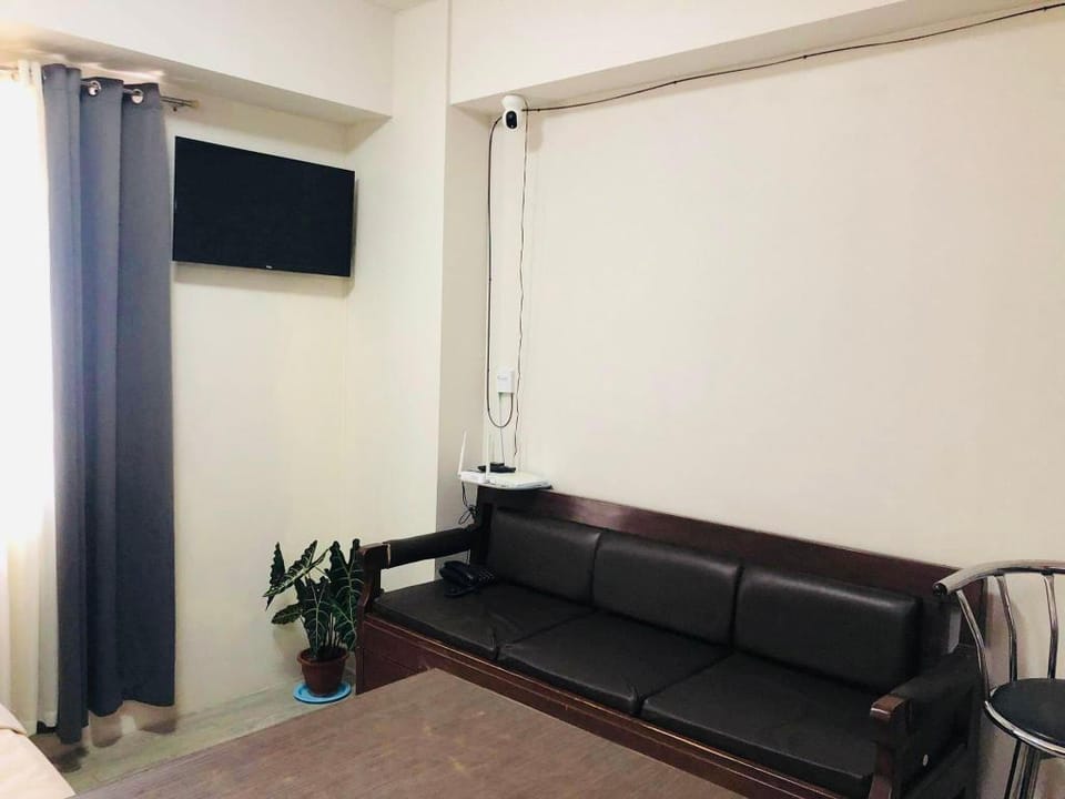 Lovely Studio Unit W/ Pool Apartment in Central Visayas