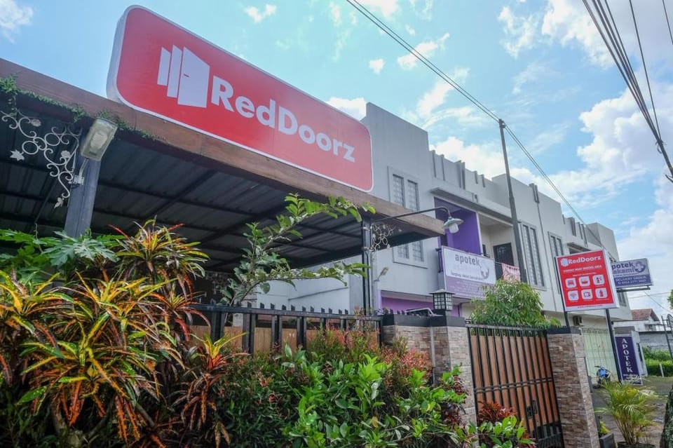 RedDoorz Syariah near Kampus UNSOED Purwokerto Hotel in Indonesia