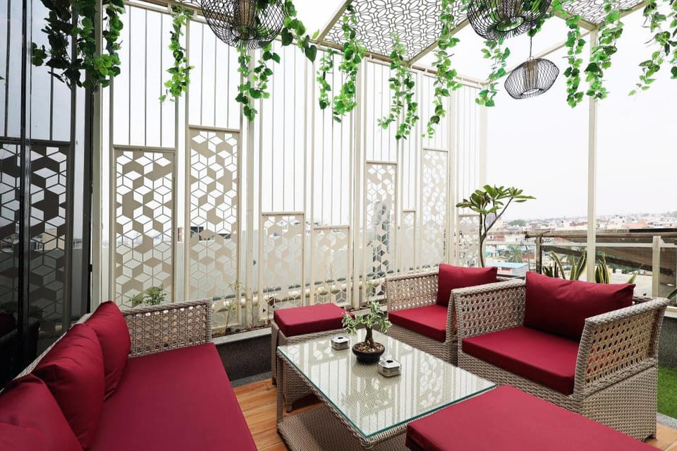 THE ELEGANCE Hotel in Varanasi