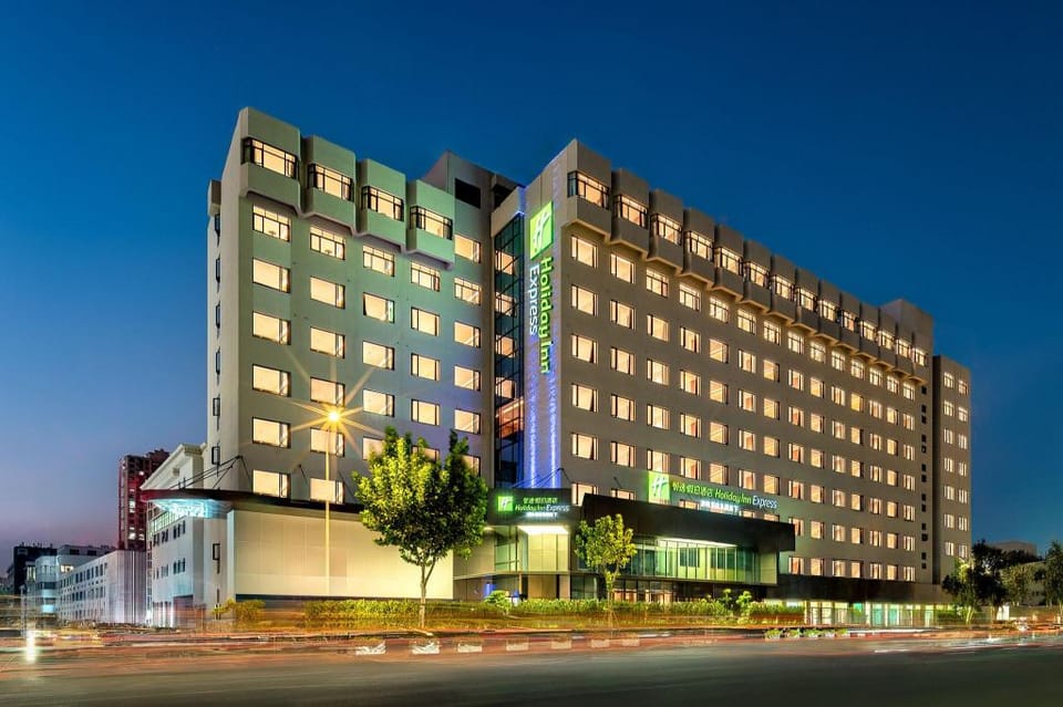 Holiday Inn Express Shanghai Changyang Road By Ihg Hotel in Shanghai