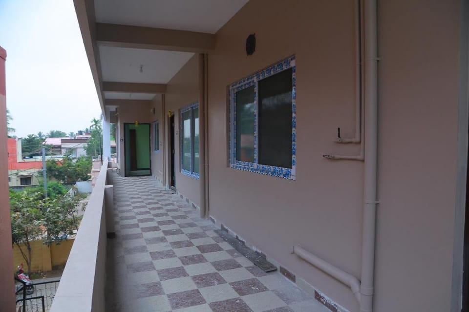 BRAND NEW LUXURY HOME STAY IN VADAVALLI. Vacation rental in Coimbatore