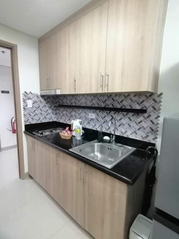 The Donegal (w/ WI-FI & Netflix & Parking w/ fee) Apartment in Pasay