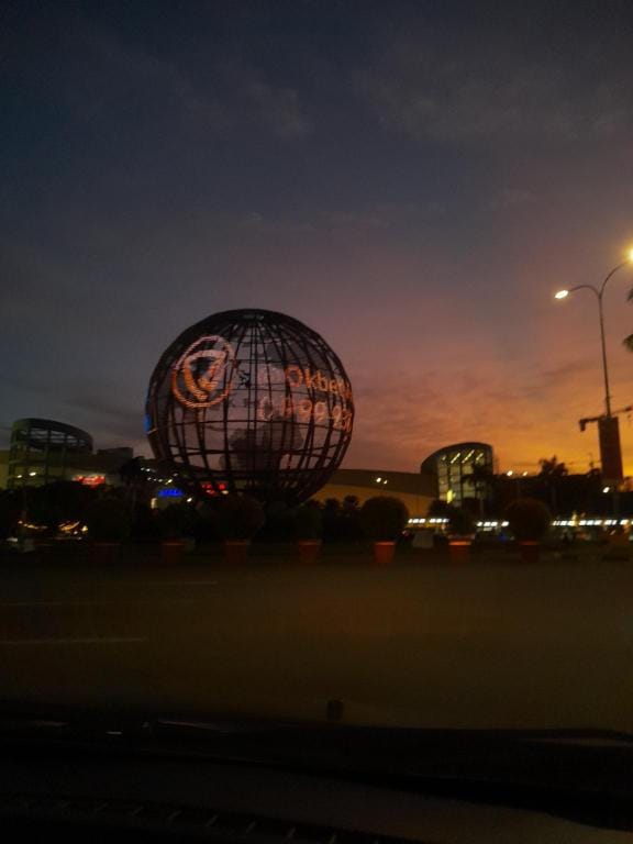 The Donegal (w/ WI-FI & Netflix & Parking w/ fee) Apartment in Pasay