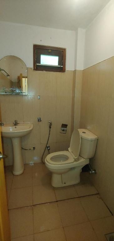 Bodhi Tree Apartment. Separate Bedroom & en suite. Apartment in Mirissa