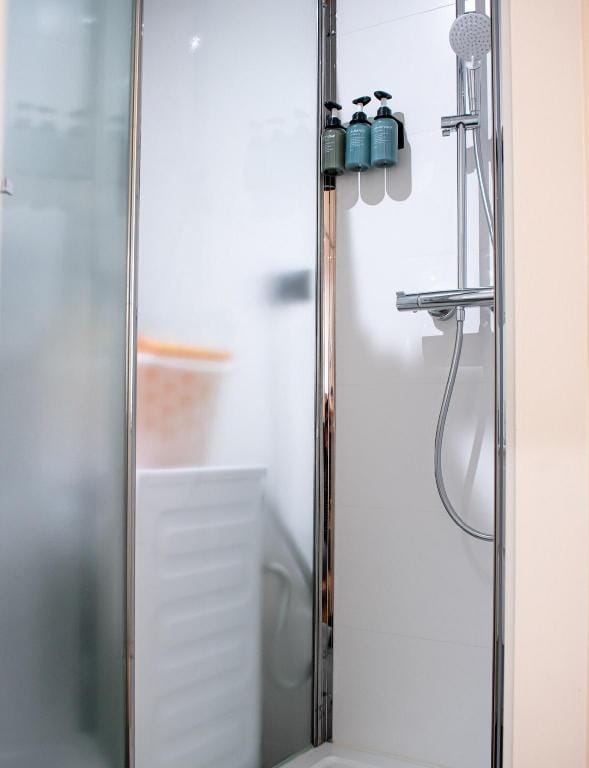 R213 - Private 2-BR ♡ City Sanctuary, Brussels Apartment in Brussels