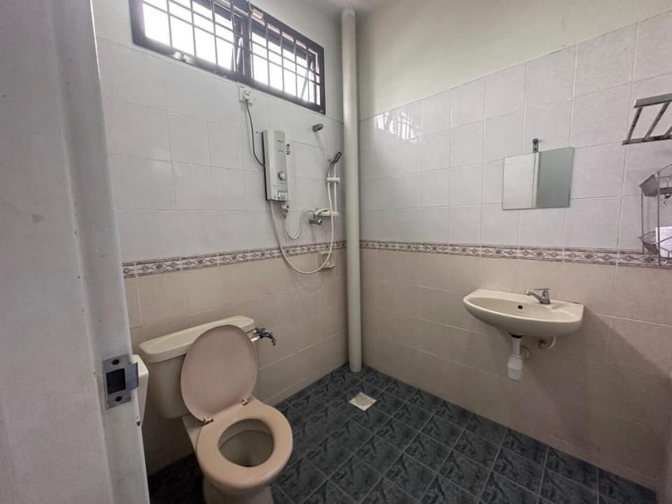 Desa Tebrau 1 Near IKEA Toppen Long Sing HeLiXuan Vacation rental in Johor Bahru