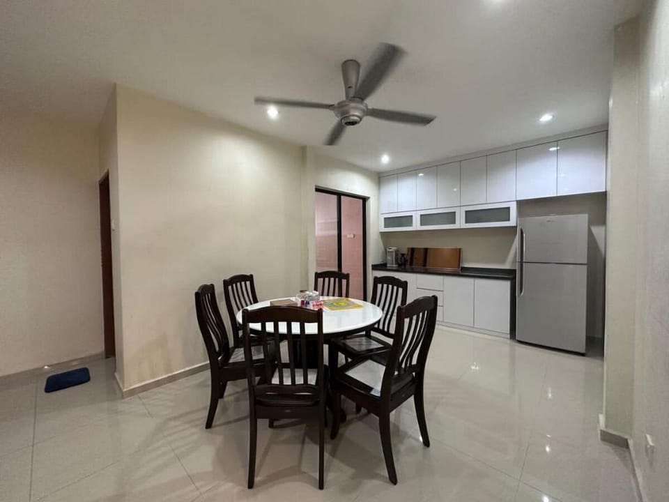 Desa Tebrau 1 Near IKEA Toppen Long Sing HeLiXuan Vacation rental in Johor Bahru